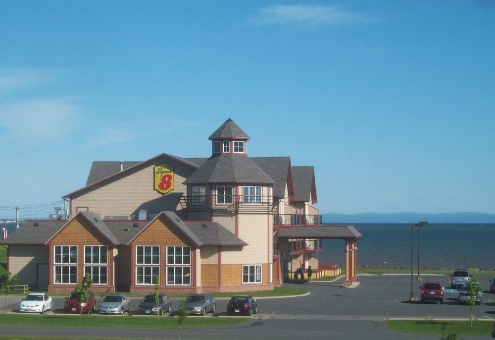 Super 8 By Wyndham Caraquet Hotel Exterior foto