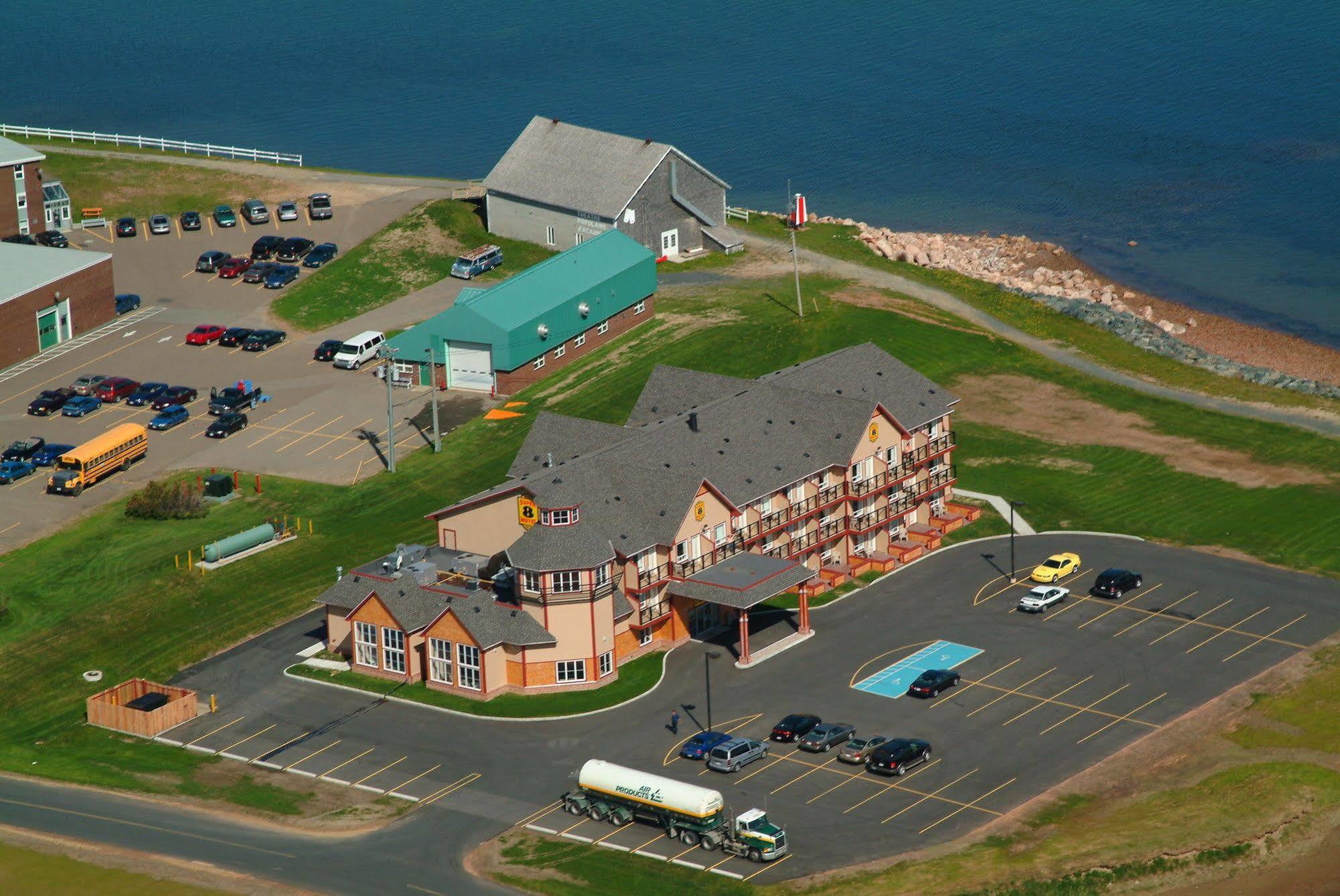 Super 8 By Wyndham Caraquet Hotel Exterior foto