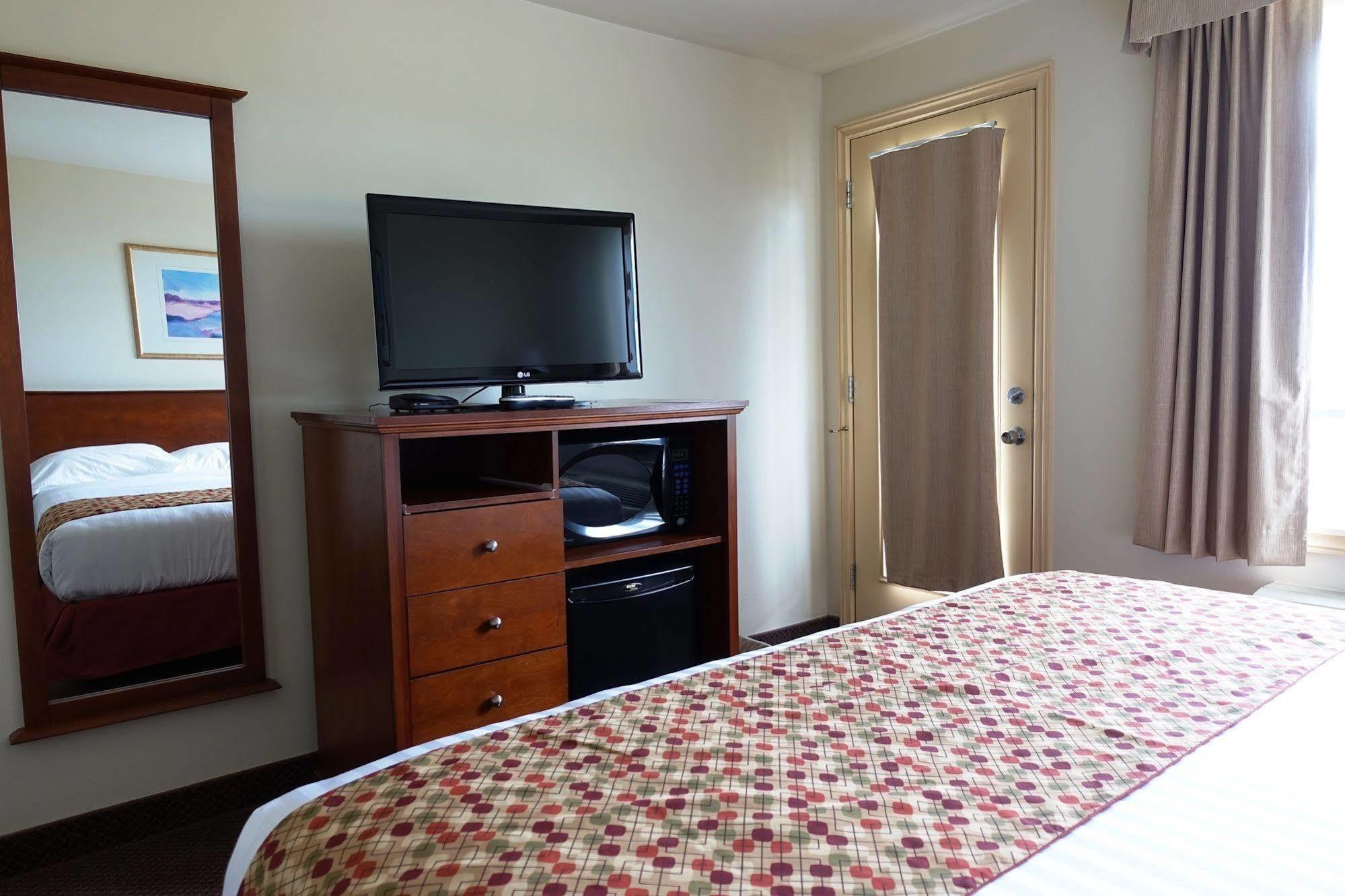 Super 8 By Wyndham Caraquet Hotel Exterior foto